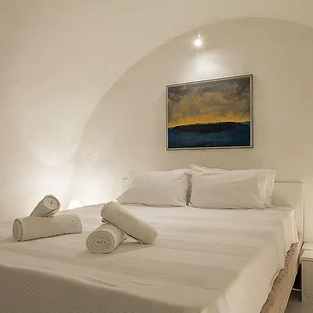 Coco Canava * Emporio (Santorini)